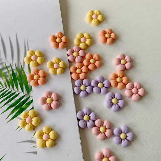 Charms in resina fiori colorati gialli rosa viola e arancione